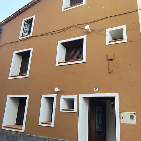 Apartamentos Patas Y Patetas Tragacete Luaran gambar